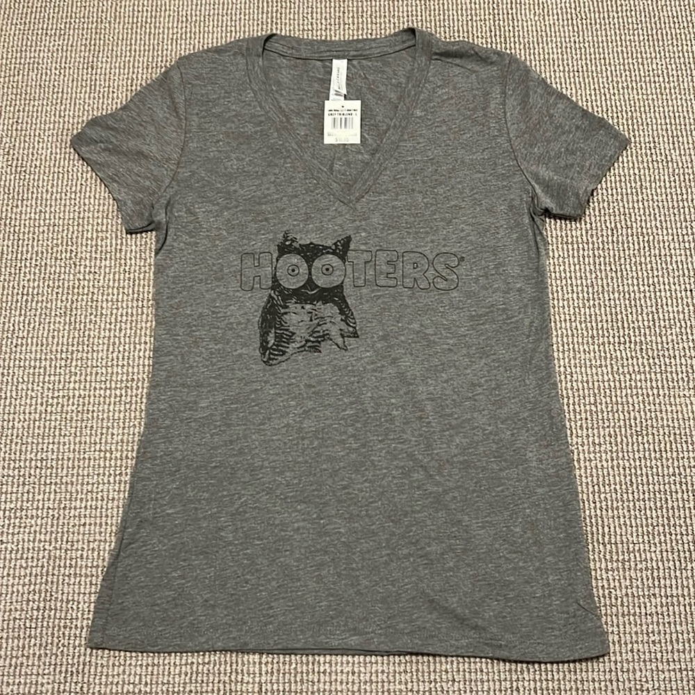 Official HOOTERS Tee T-shirt Large Gray